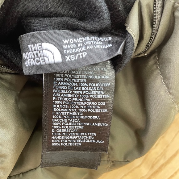 The North Face Women’s Vest in Like-New Condition - Picture 4 of 4